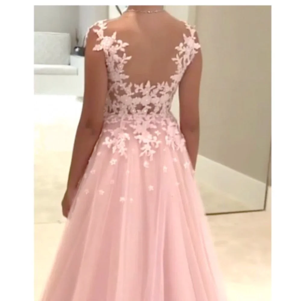 Tulle Prom Dress A-Line/Princess V-Neck Long/Floor-Length With Appliqued - Picture 3 of 5
